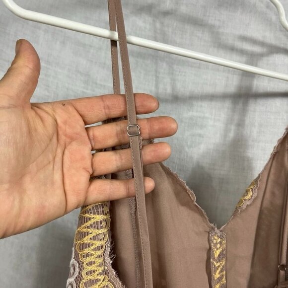 Storia Lace Slip Dress Womens M Open Back Above Knee Adjustable Straps V-neck - Picture 14 of 16